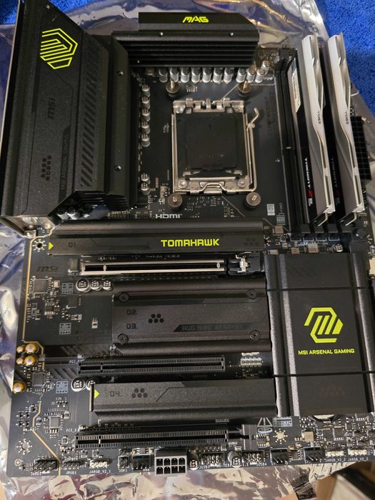 Дъно - mag x870 tomahawk wifi + рамG.SKILL Trident Z5 RGB 32GB 8000kit