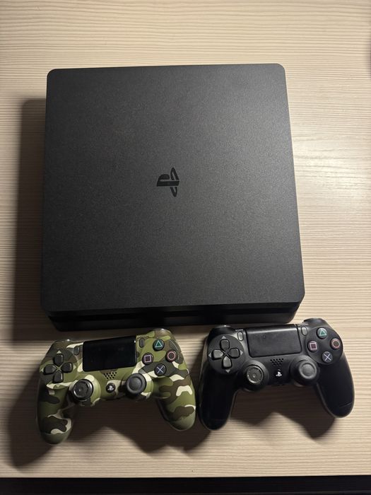 PlayStation 4 в отличном сосотоянии с мжножеством игр