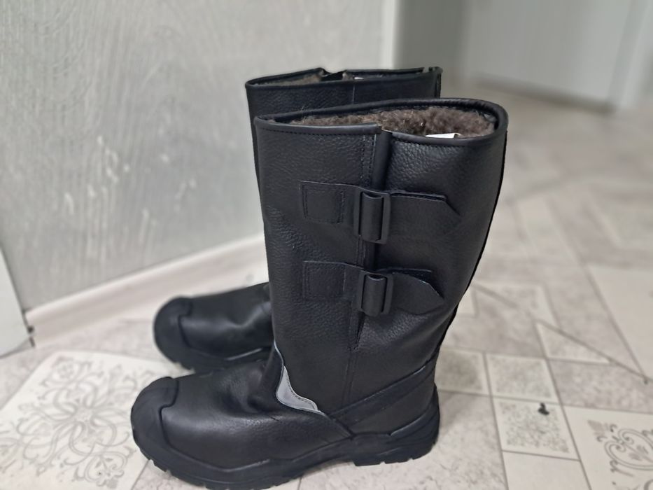 Продам спец обувь