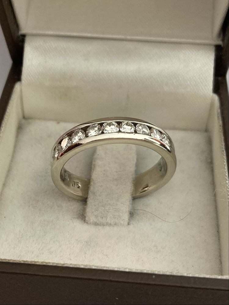 Inel aur alb .cu diamante 0.75ct