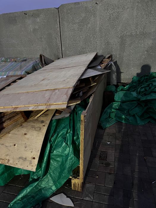 Дрова пару поддонов много панелей который можно  как дрова отдам даром