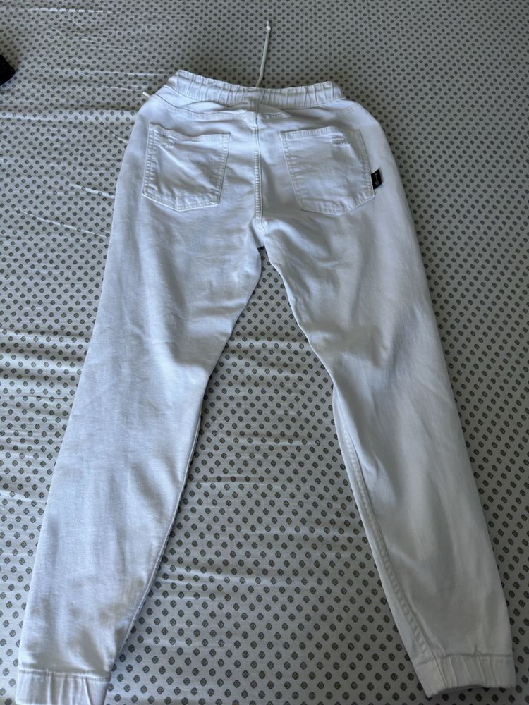 Blugi simpli bershka