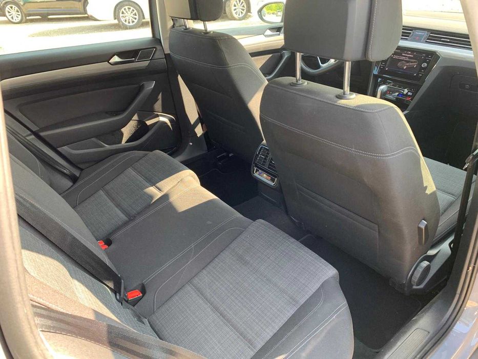 Volkswagen PASSAT 2.0 Tdi 150 cp/ DSG /Apple CarPlay/ Camera/ Full LED