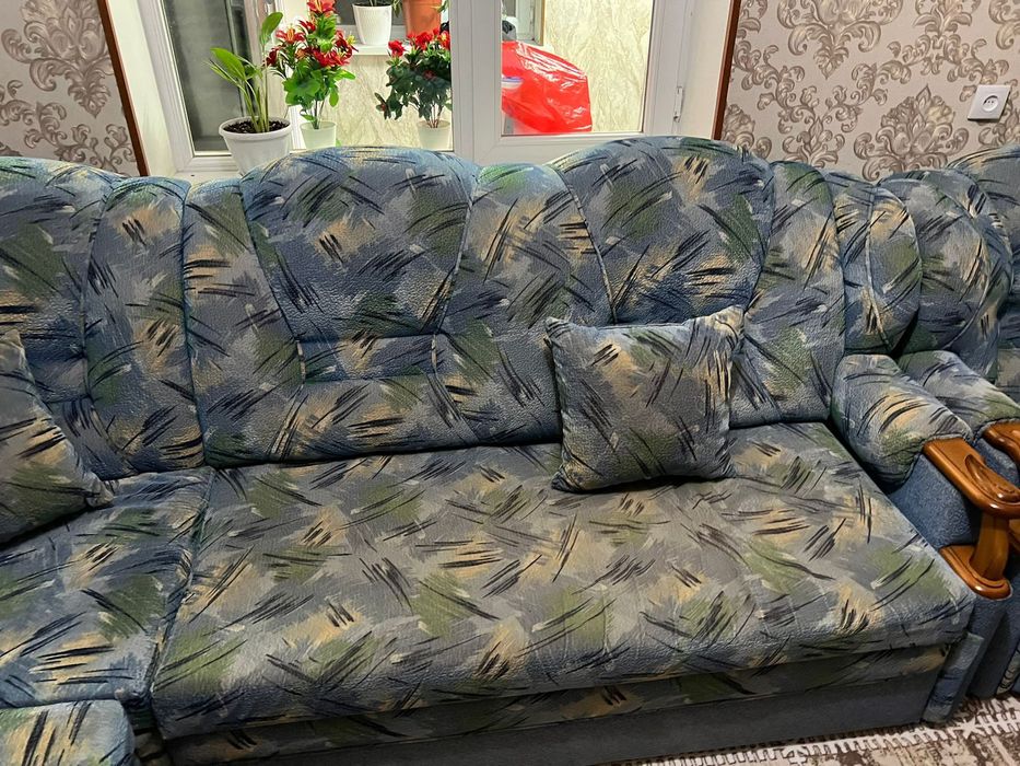 Диван и желбесік