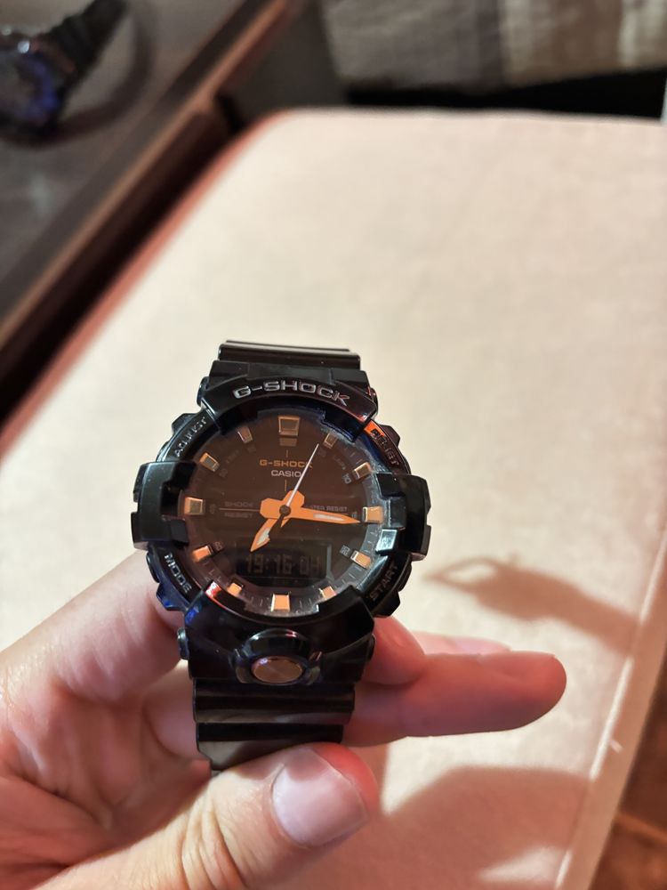 Продава се часовник casio g shock. GA-700RGB