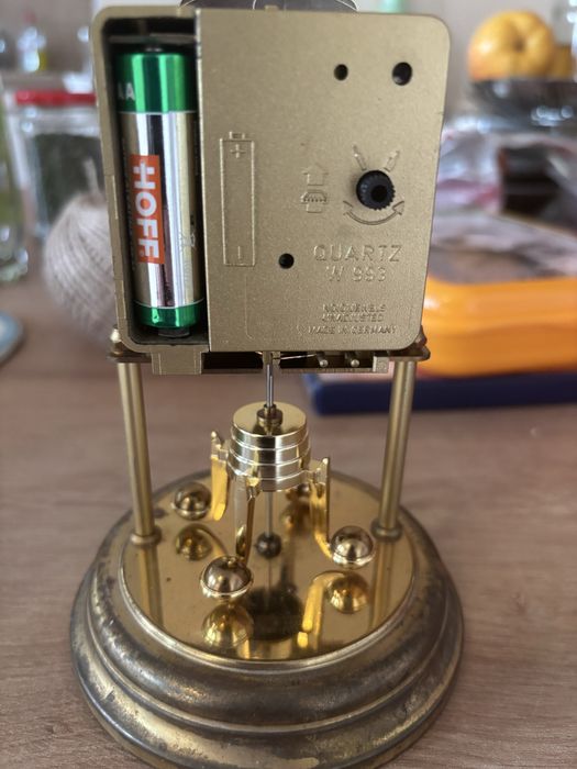 Ceas pratina quartz de colectie functional cu pendulul stricat