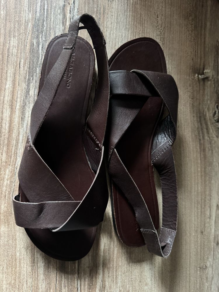 VAGABOND SHOEMAKERS Сандали 'Tia' в Кафяво