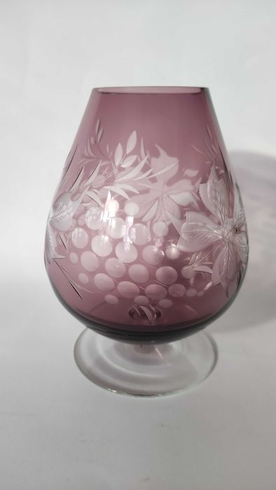 Голяма чаша за коняк от цветен кристал