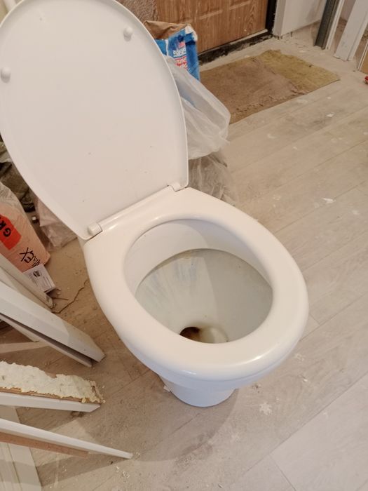 Отдам бесплатно унитаз б/у без бачка