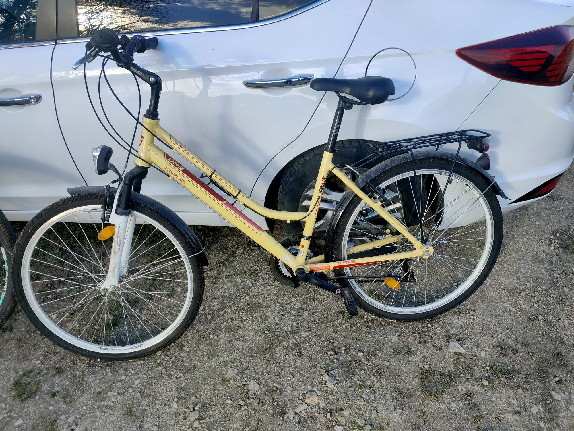 Vând bicicleta DHS