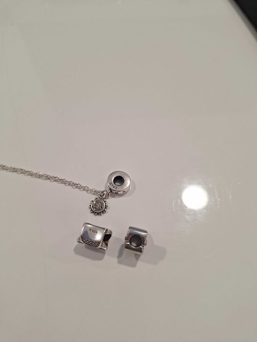 Vând lanț de siguranță si 3 talismane.