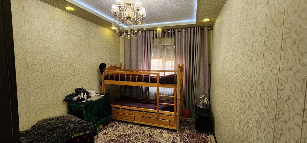 Uy sotiladi srochna 3 xonali yevro remont. xokimiyat yonida