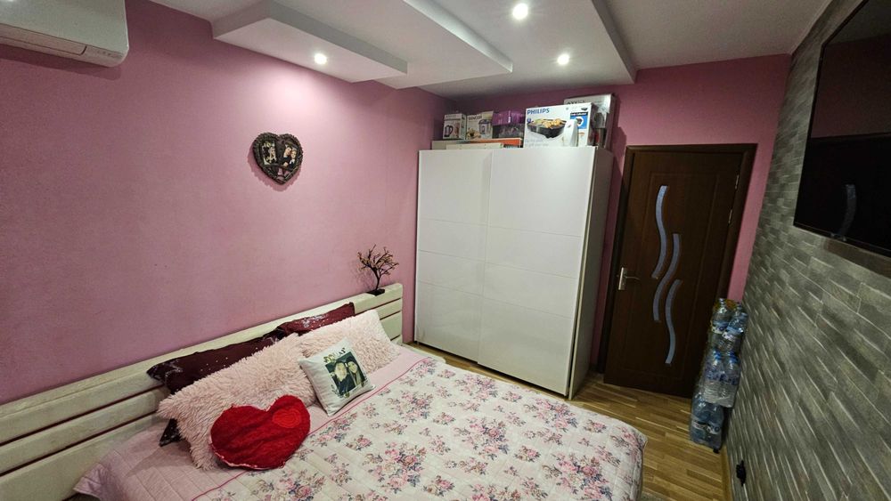 1282-Продава се тристаен апартамент в кв. Варош!