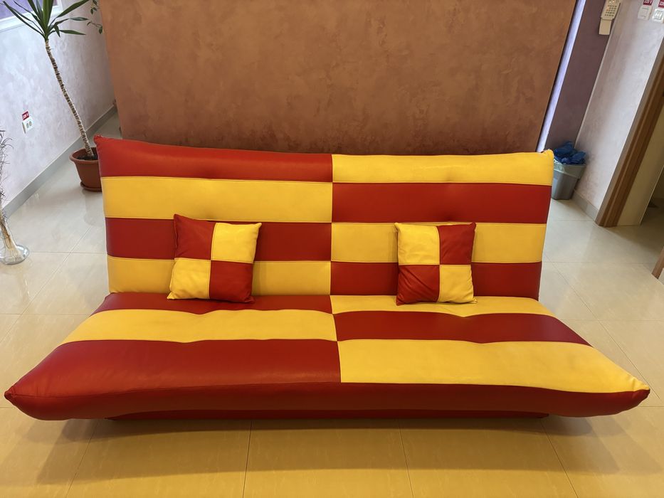 Vând Canapea Extensibila + Fotoliu