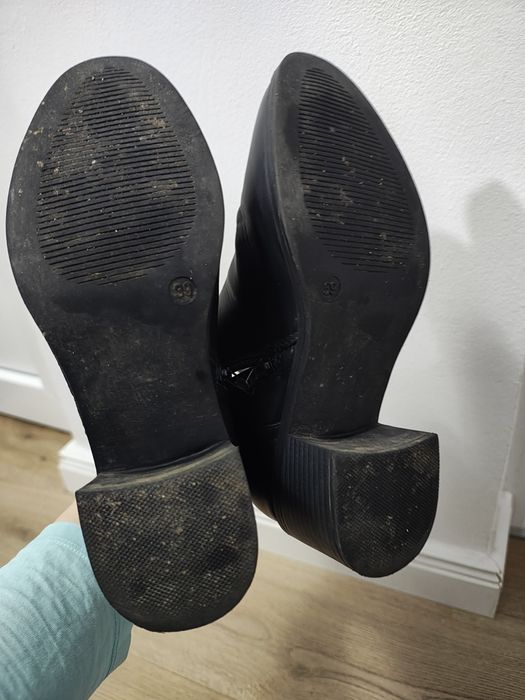 Ghete de dama cu toc gros