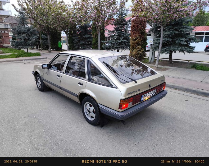 Opel Ascona C 1.6i, stare foarte bună, fără rugina! Accept schimburi!