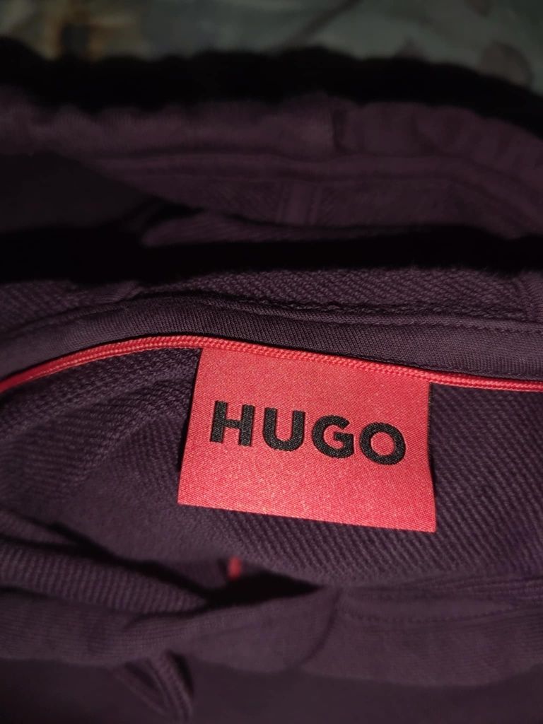 Тъмно червено худи hugo