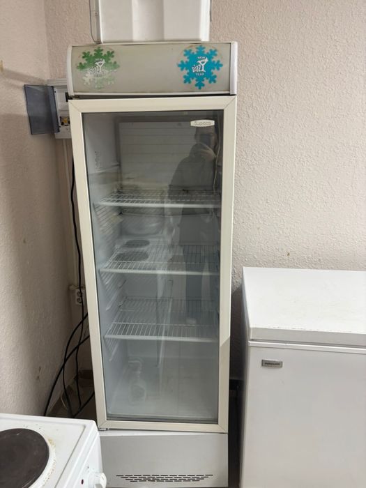 Витринный холодильник