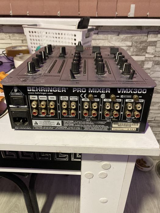 DJ Mixer Behringer VMX-300 Pro