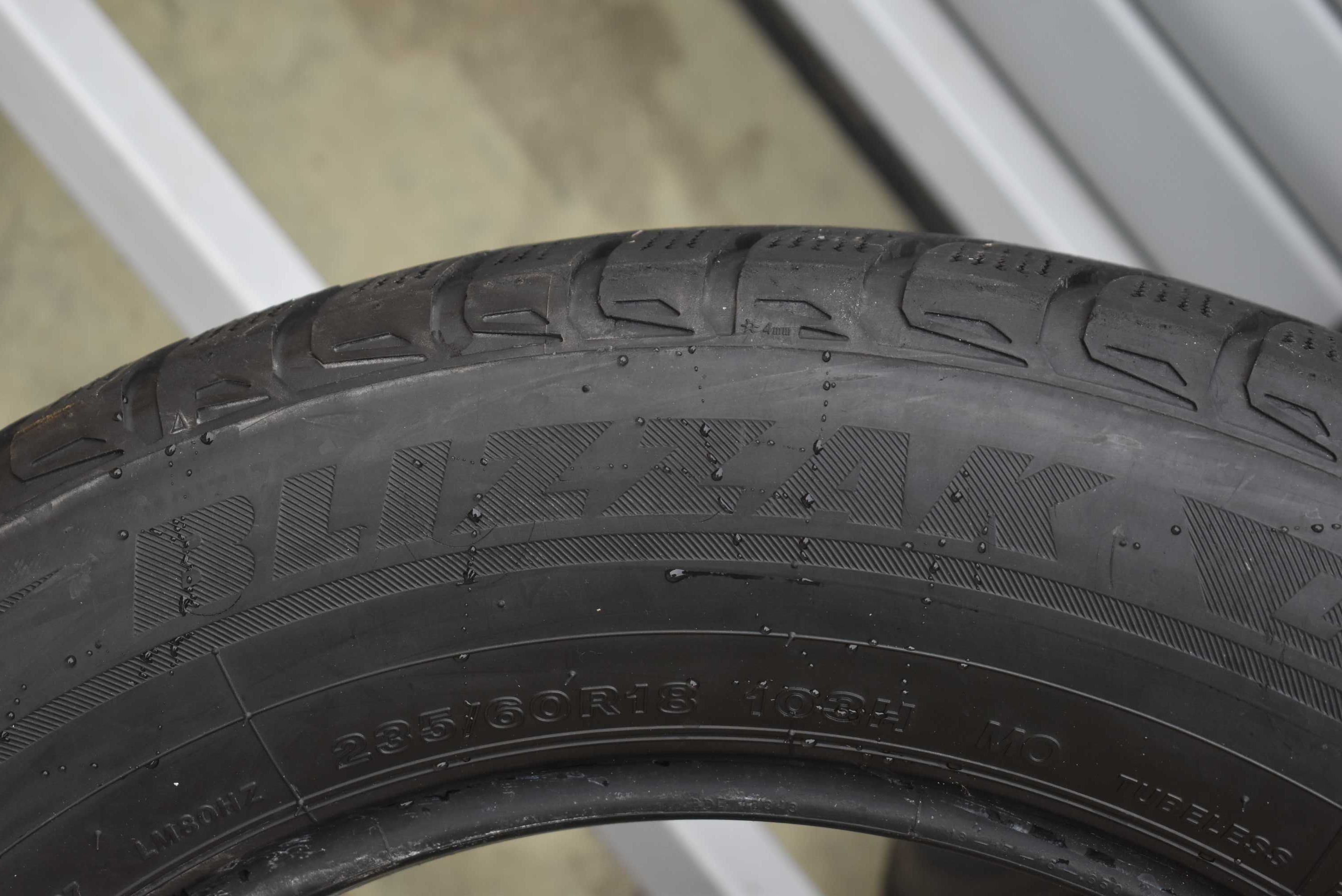 Зимни гуми 235/60/18 Bridgestone