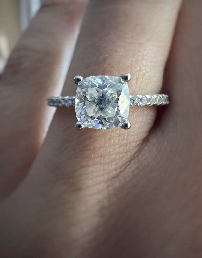 Inel Cushion cut moissanite