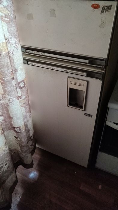 Продам холодильник на запчасти