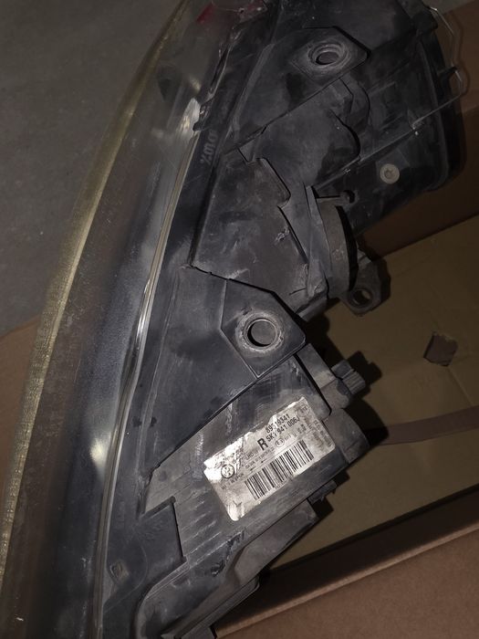 Faruri golf 6 stânga/dreapta,faruriile sunt matuite pe interior