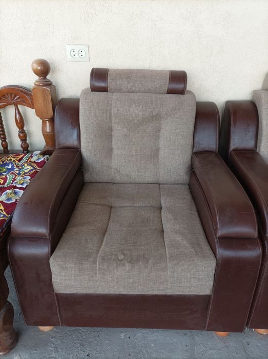 Продается диван + 2 кресла