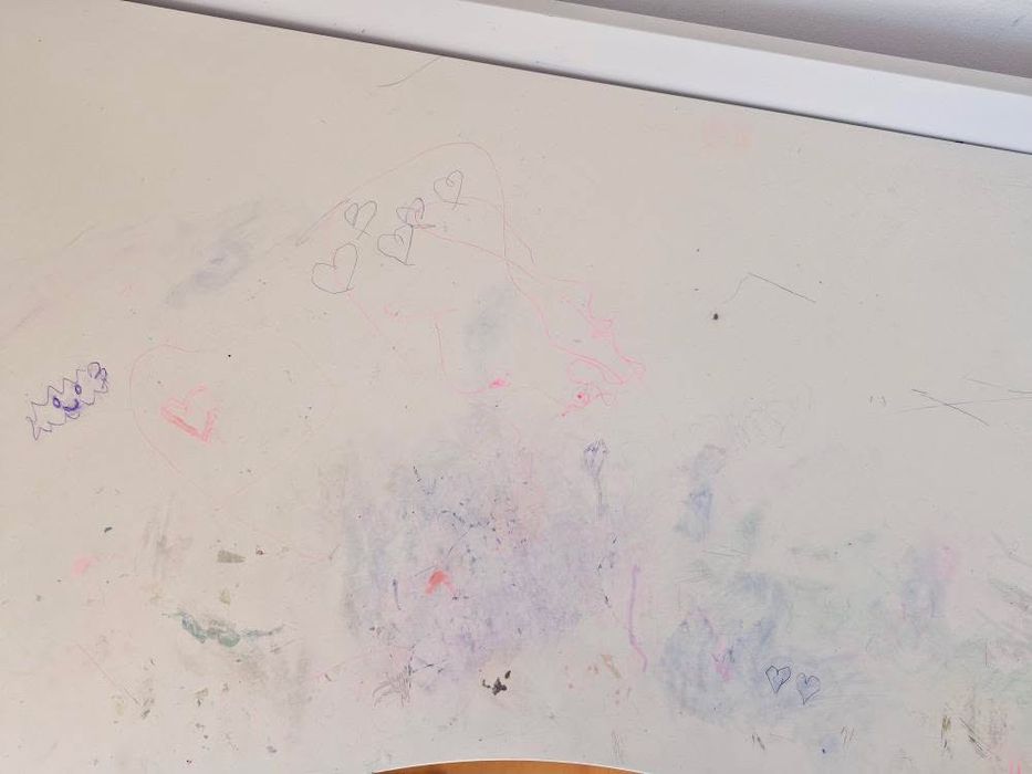 Birou cu rafturi incorporate