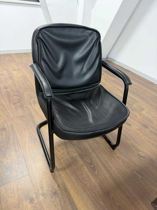 офисный стул, на колесиках и без, в хорошем состоянии