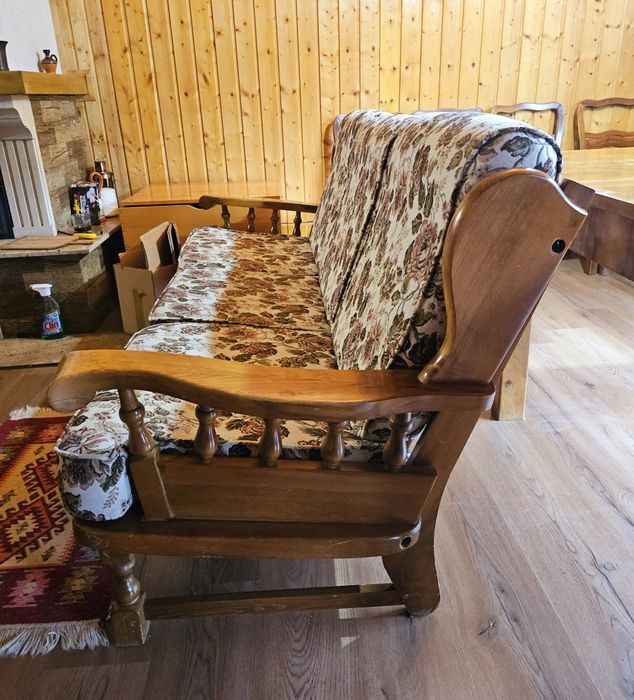 Vând două canapele fixe în stare f bună din lemn masiv  Valea Avrigulu