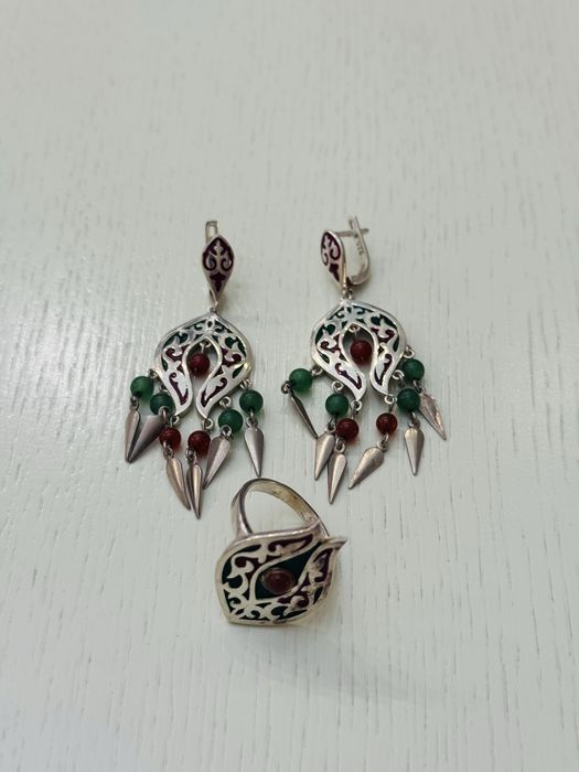 Серебряный набор: кольцо и серьги в национальном стиле