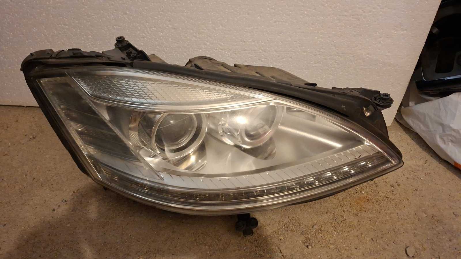 Продавам фарове  за Мерцедес  W221 2013 година.