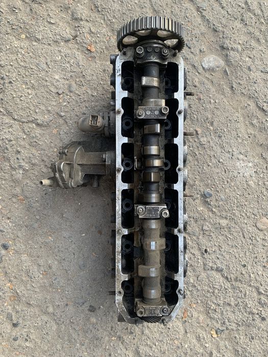 Головка на ауди 100,   2.3 объем