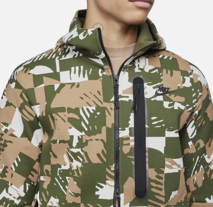 Мъжки комплект Nike Tech Fleece Camo Rough Green Bone - размер S