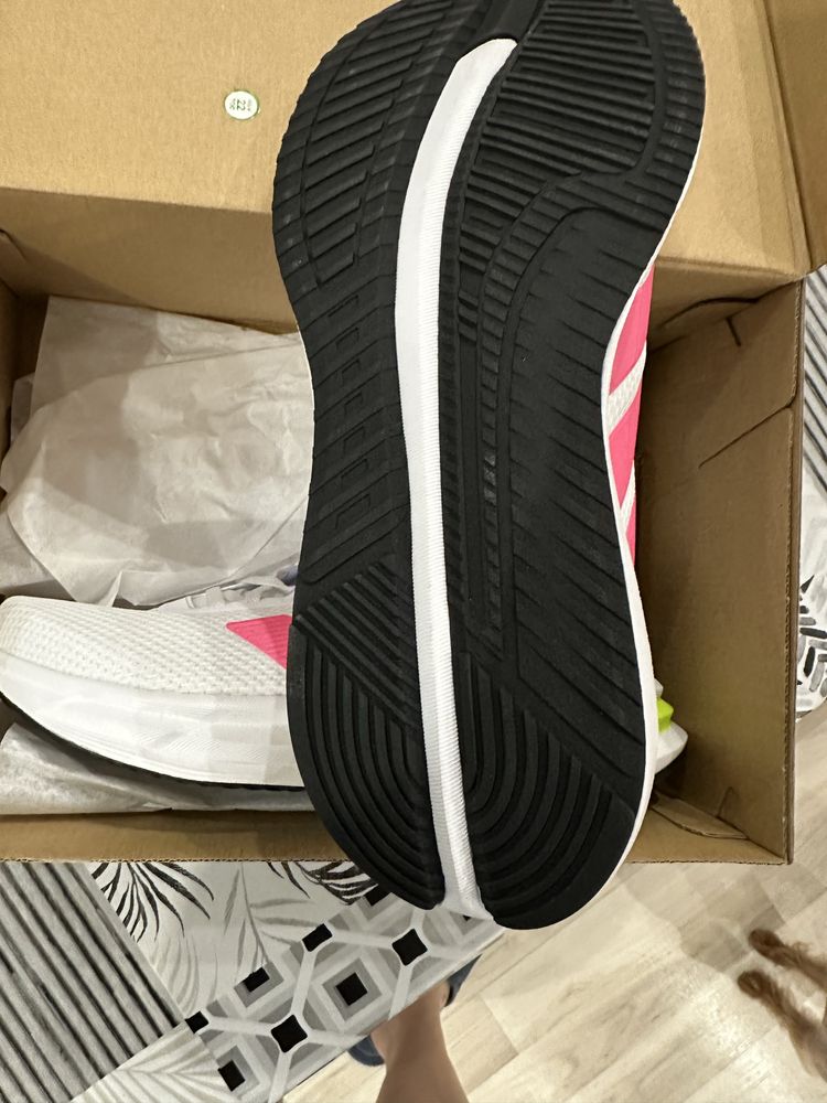 Adidas нови маратонки