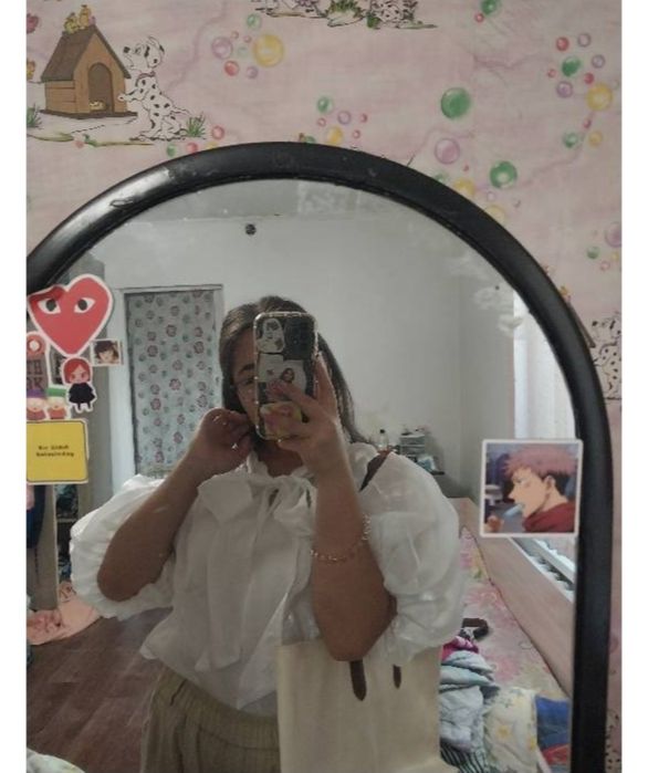 Продам легкую нарядную белую прозрачную блузку. 48- 50- 52 размер