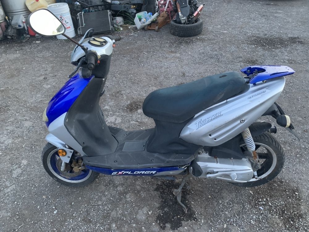 НА ЧАСТИ! Скутер Ride Twister 50 куб . B92 2011 г. Scooter 2 броя