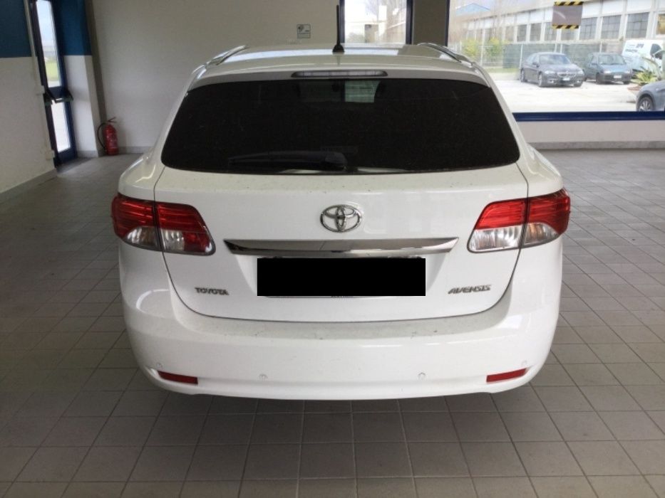 Dezmembrari Toyota Avensis 2.0 D-4D Lounge 2012