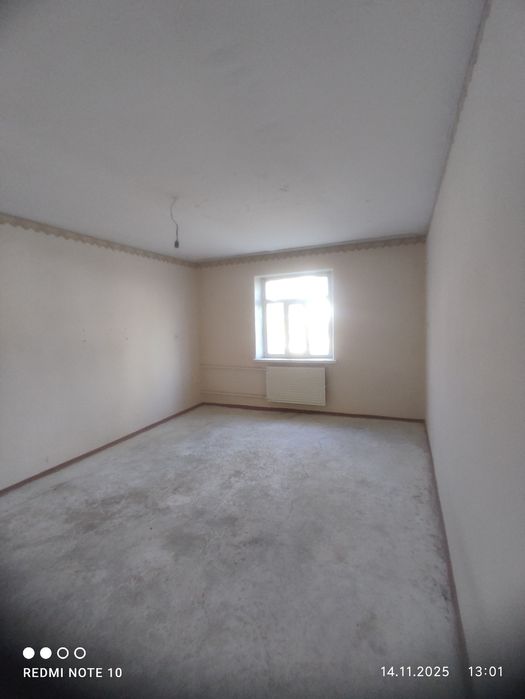 Bustonda 3 xonali uy sotiladi