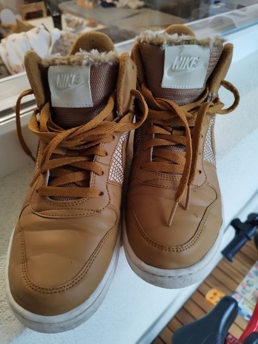 Продавам Зимни боти Nike