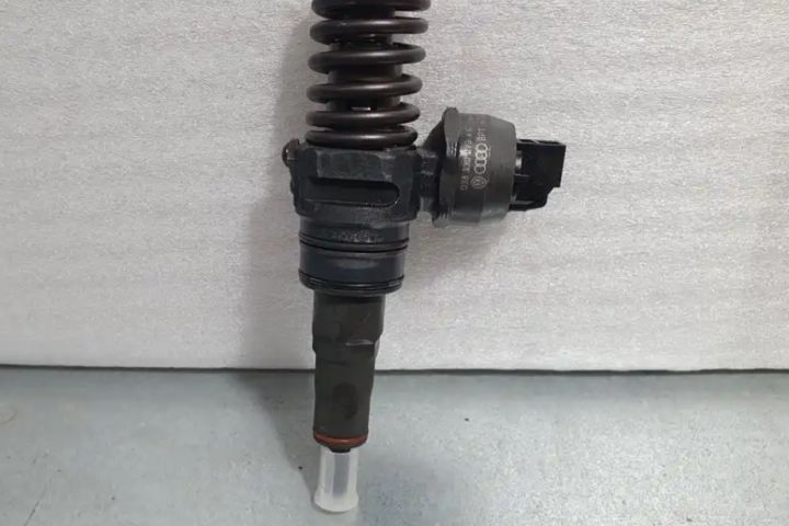 Injector  CD (litere mari) 038130073BA Volkswagen VW Polo a 4-a gener
