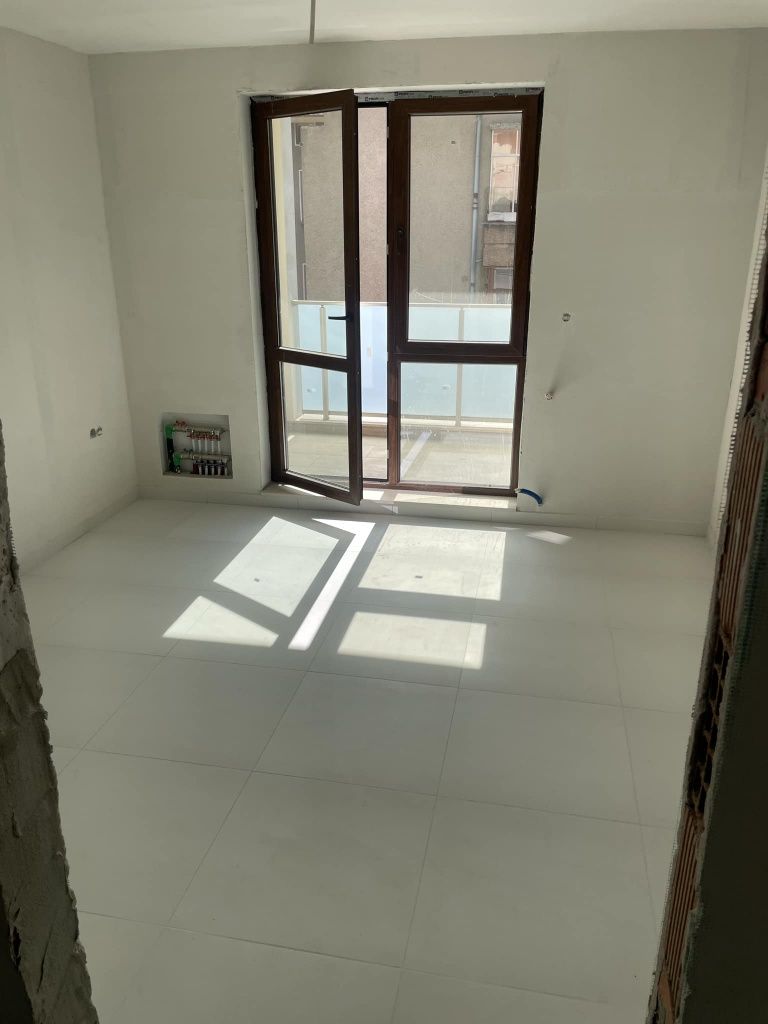 Продава се Тристаен апартамент в Казанлък - 101 кв.м за 1414 €/кв.м - Снимка #3