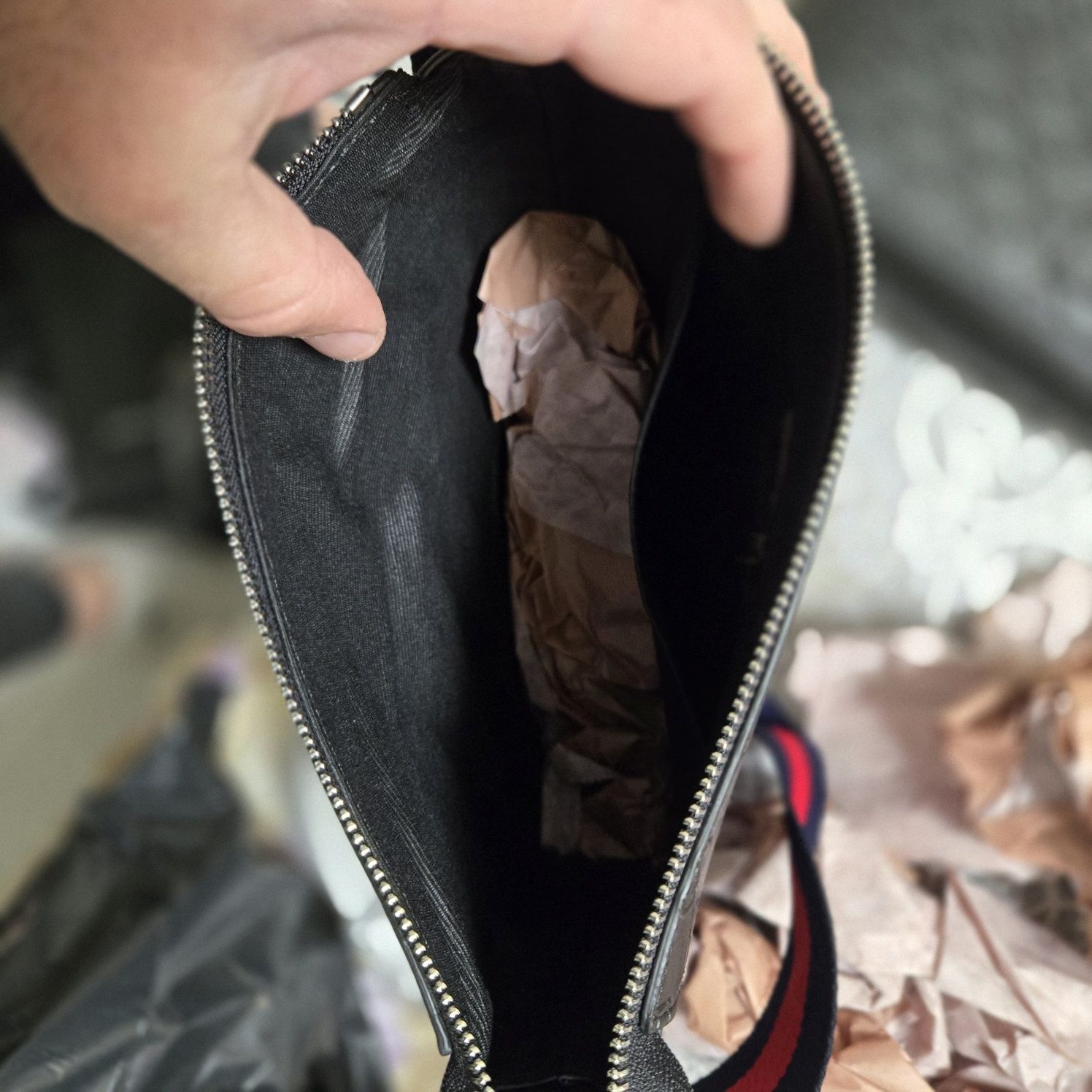 Мъжка чанта gucci