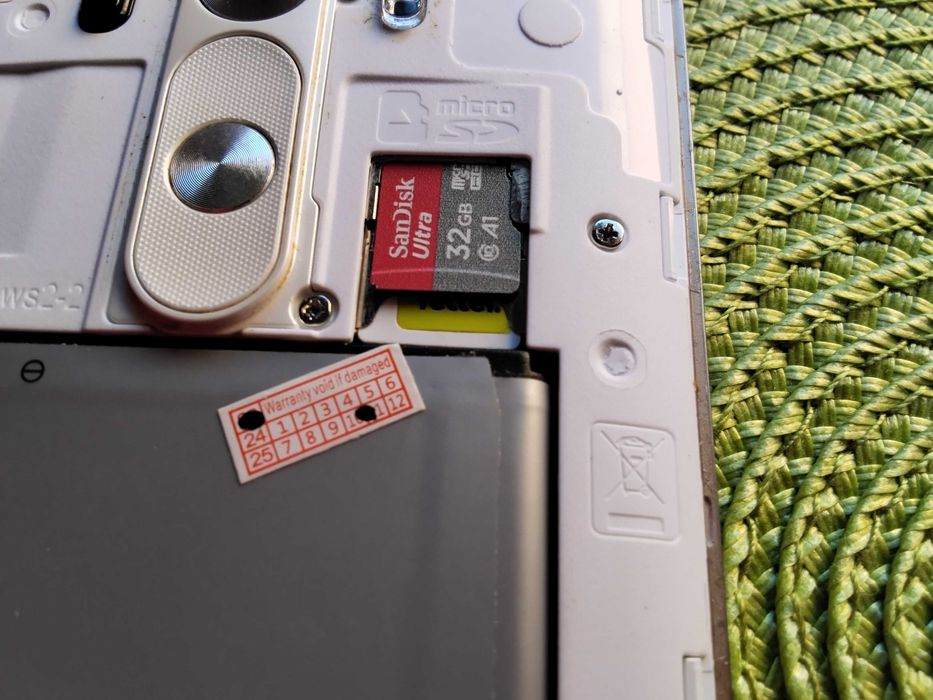 страхотен евтин смартфон с сменена чисто нова батерия LG 3