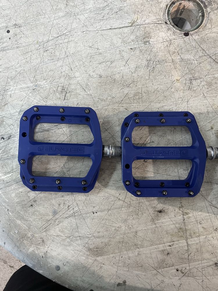 Burgtec pedals blue mk4
