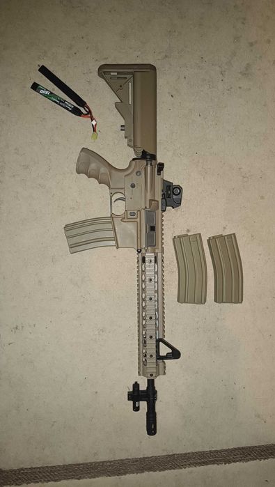 Kit Arma airsoft g&g tr15 xl cu baterie și incarcatoare (m4a1)