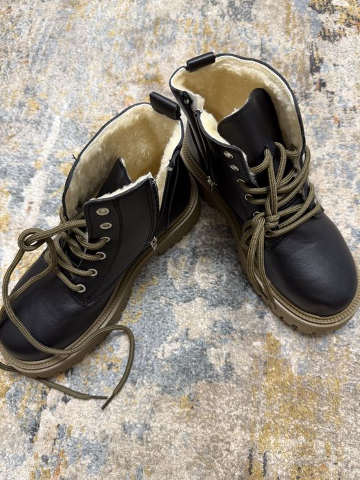 Продам  осенние ботинки