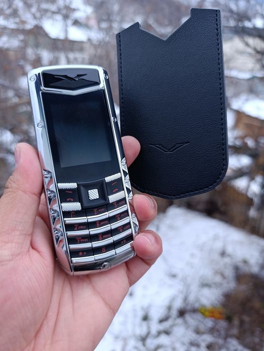 Vertu Ferrari телефоны для связи