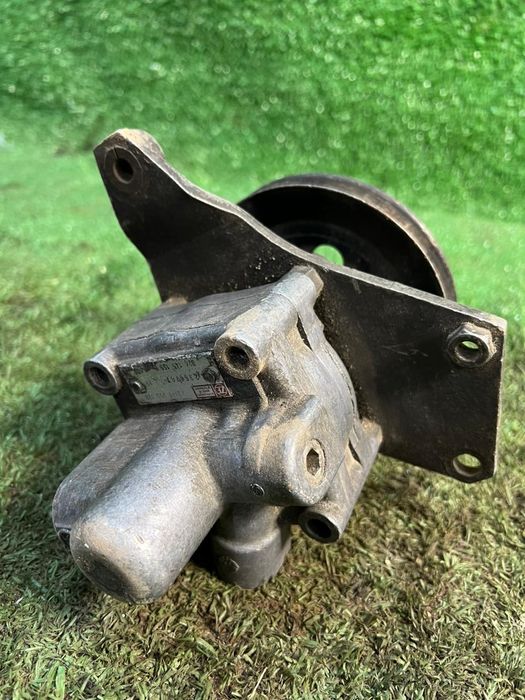 Гур насос гидроусилитель руля Ауди 80 Б4 Audi B3